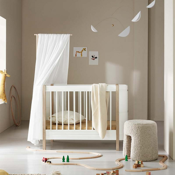 Lit bébé évolutif Wood Mini+ en Blanc et chêne - Le Pestacle de Maëlou