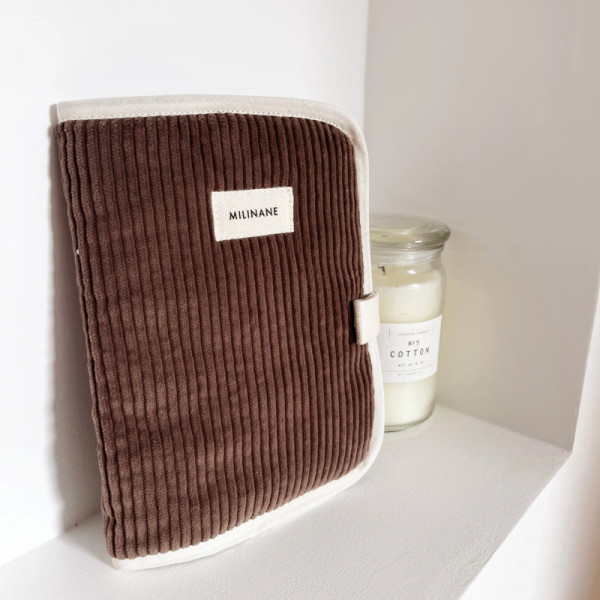 Protège carnet de santé EDGAR - Velours chocolat