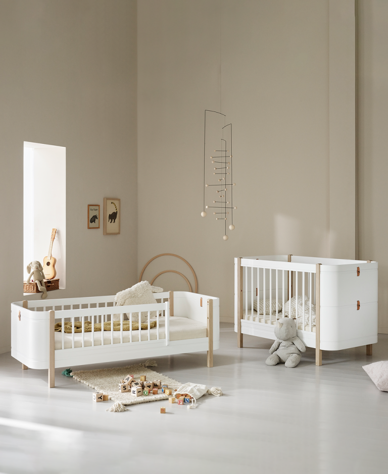 Lit bébé évolutif Wood Mini+ en versions lit bébé et lit junior